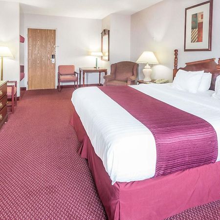 Days Inn By Wyndham Tiffin Екстер'єр фото